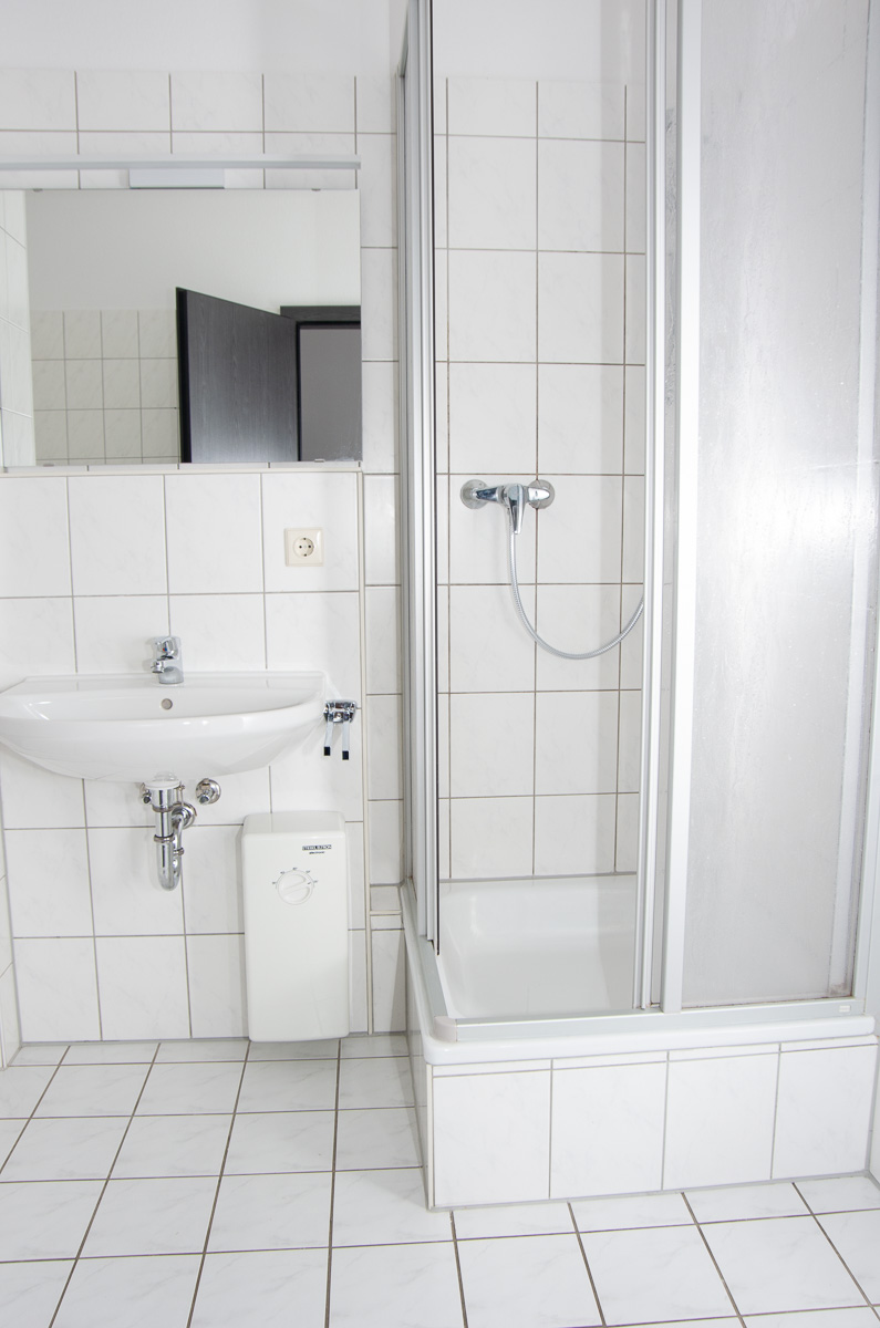 Bad mit Wanne und Dusche