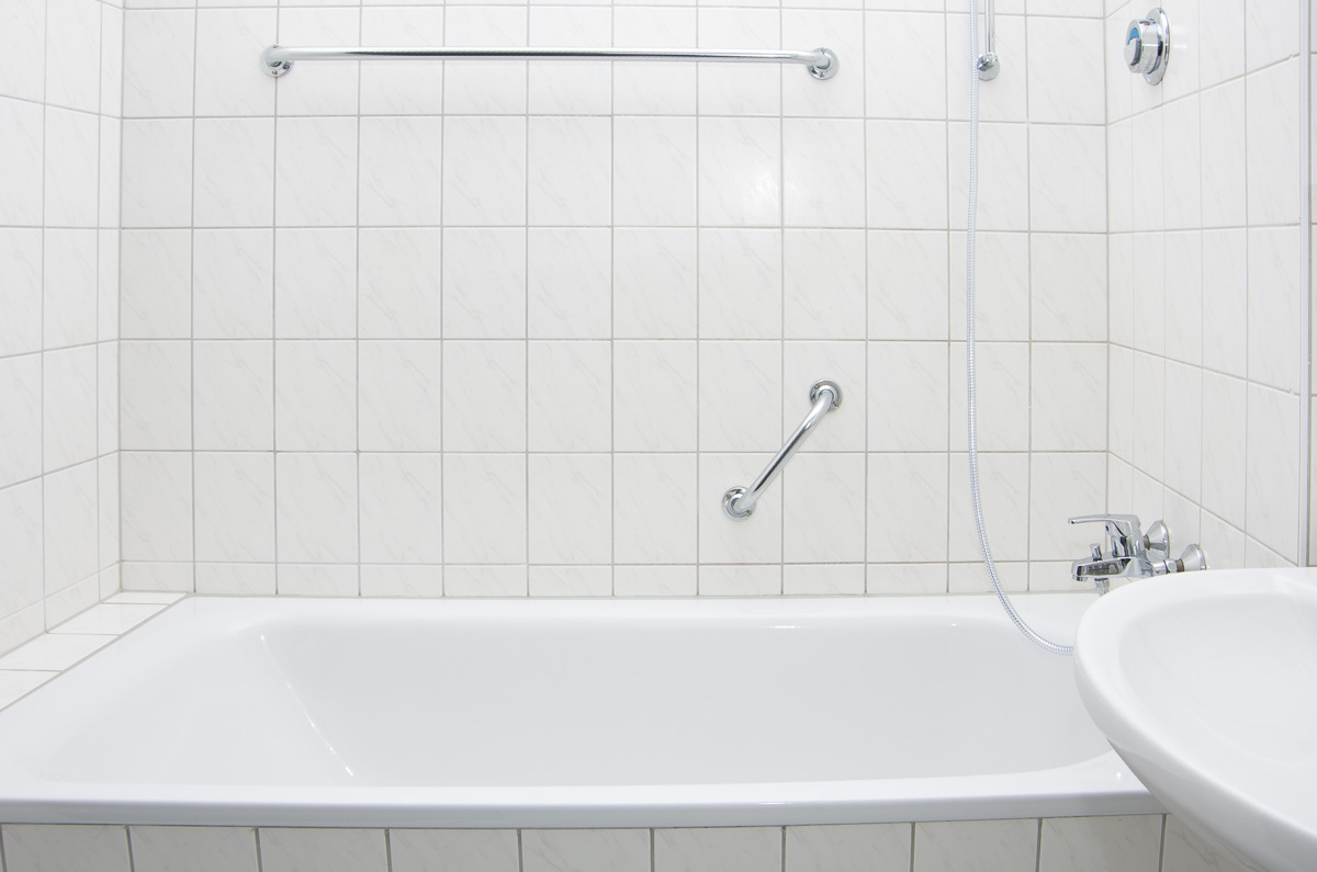 Bad mit Wanne und Dusche