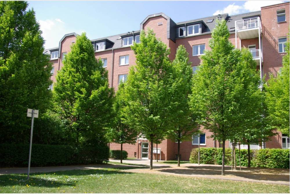 Wohnung mit Parkett und Balkon - grüner Innenhof