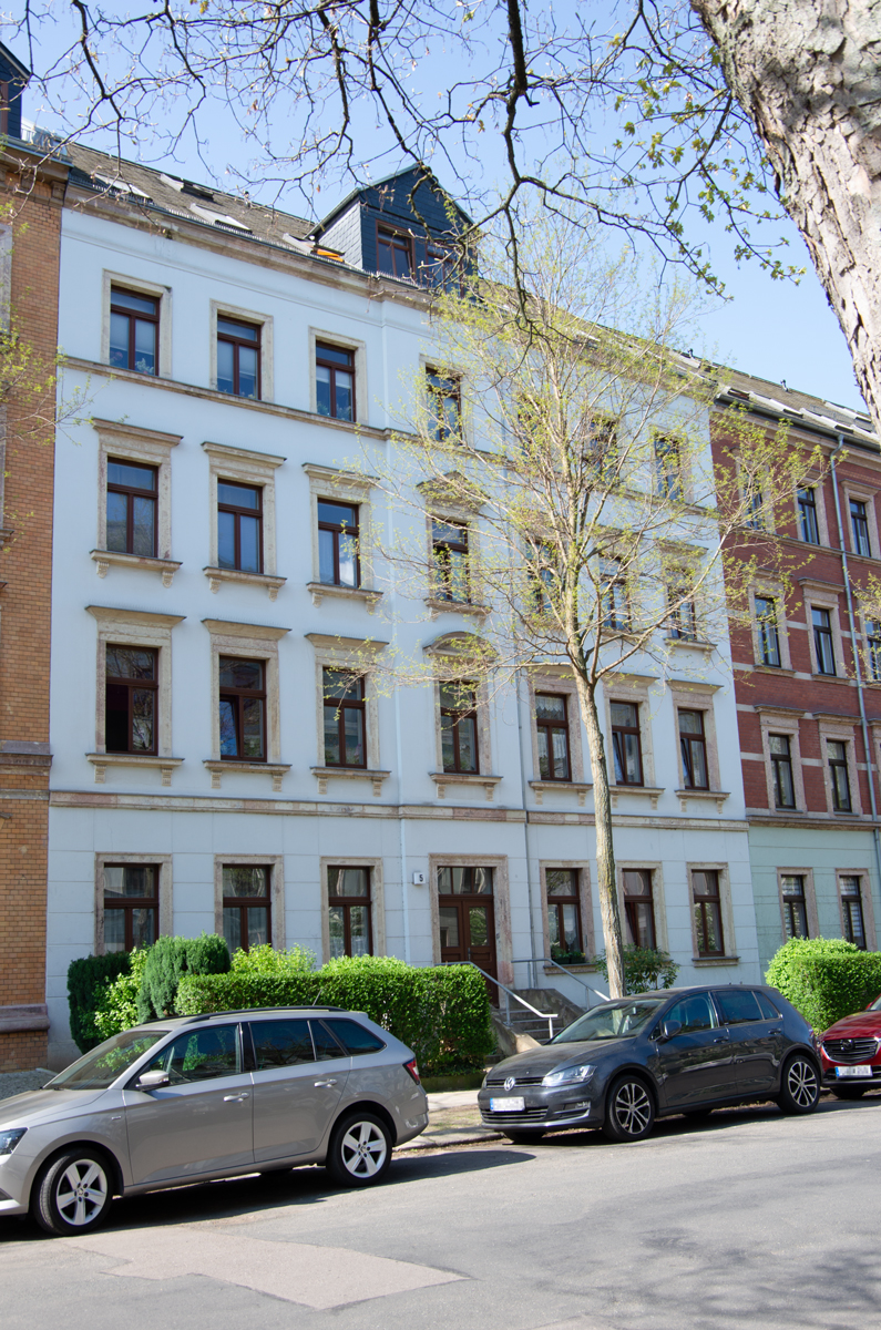 Wohnung mit Parkett und Südbalkon zum grünen Innenhof